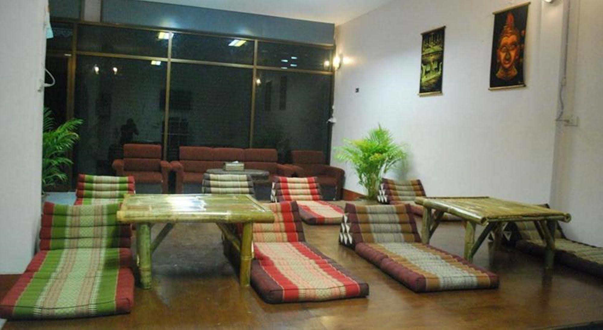 Baan Kai Hostel Baan Khai Esterno foto