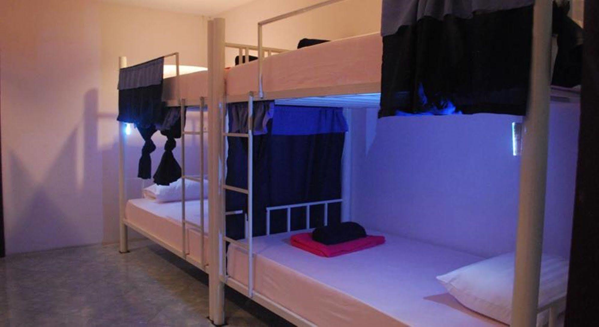Baan Kai Hostel Baan Khai Esterno foto