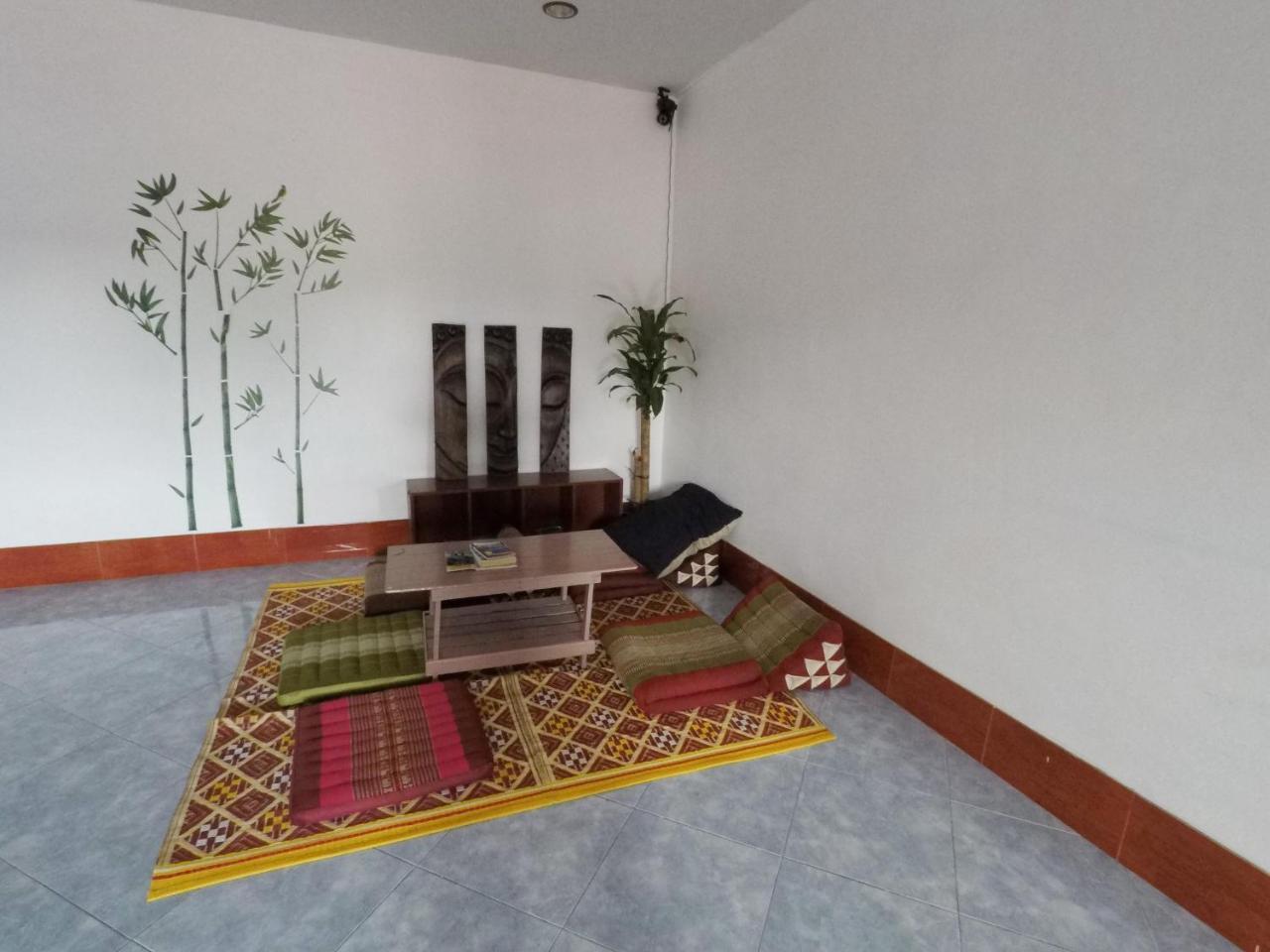 Baan Kai Hostel Baan Khai Esterno foto