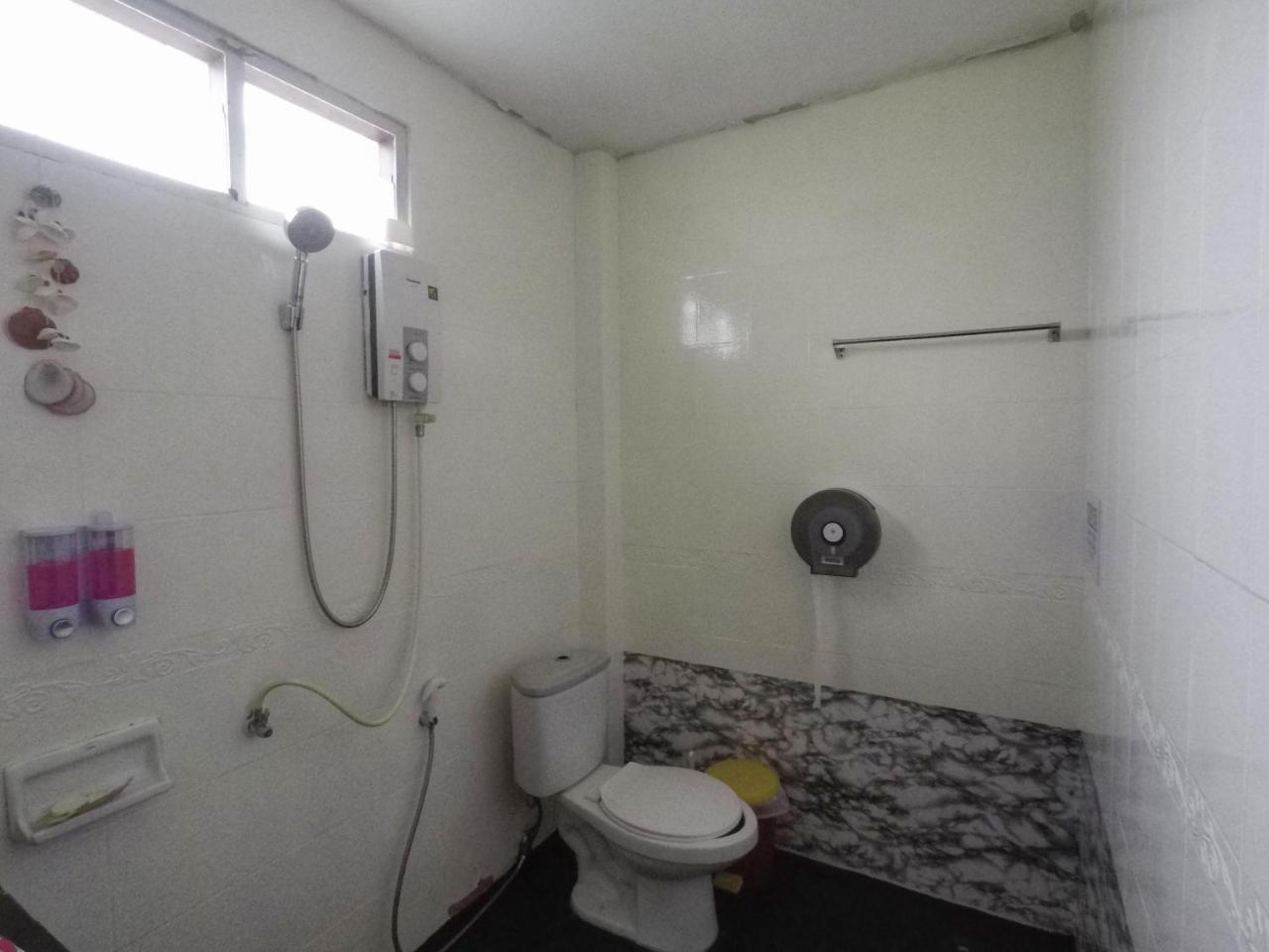 Baan Kai Hostel Baan Khai Esterno foto