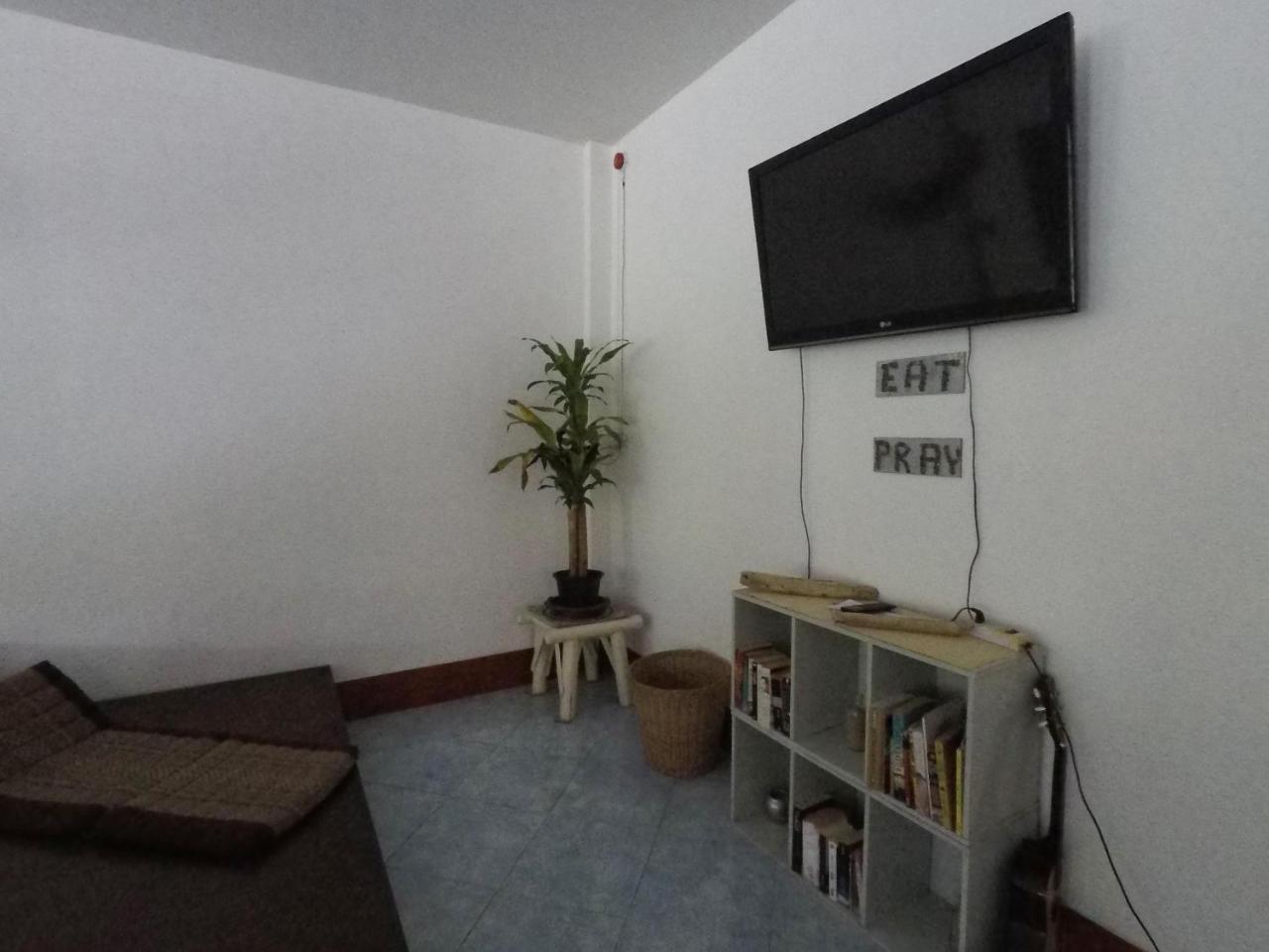 Baan Kai Hostel Baan Khai Esterno foto